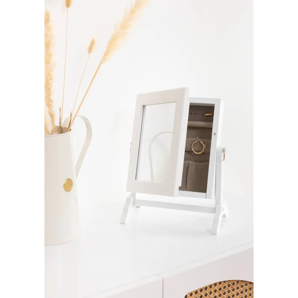 Armoire à bijoux, verre