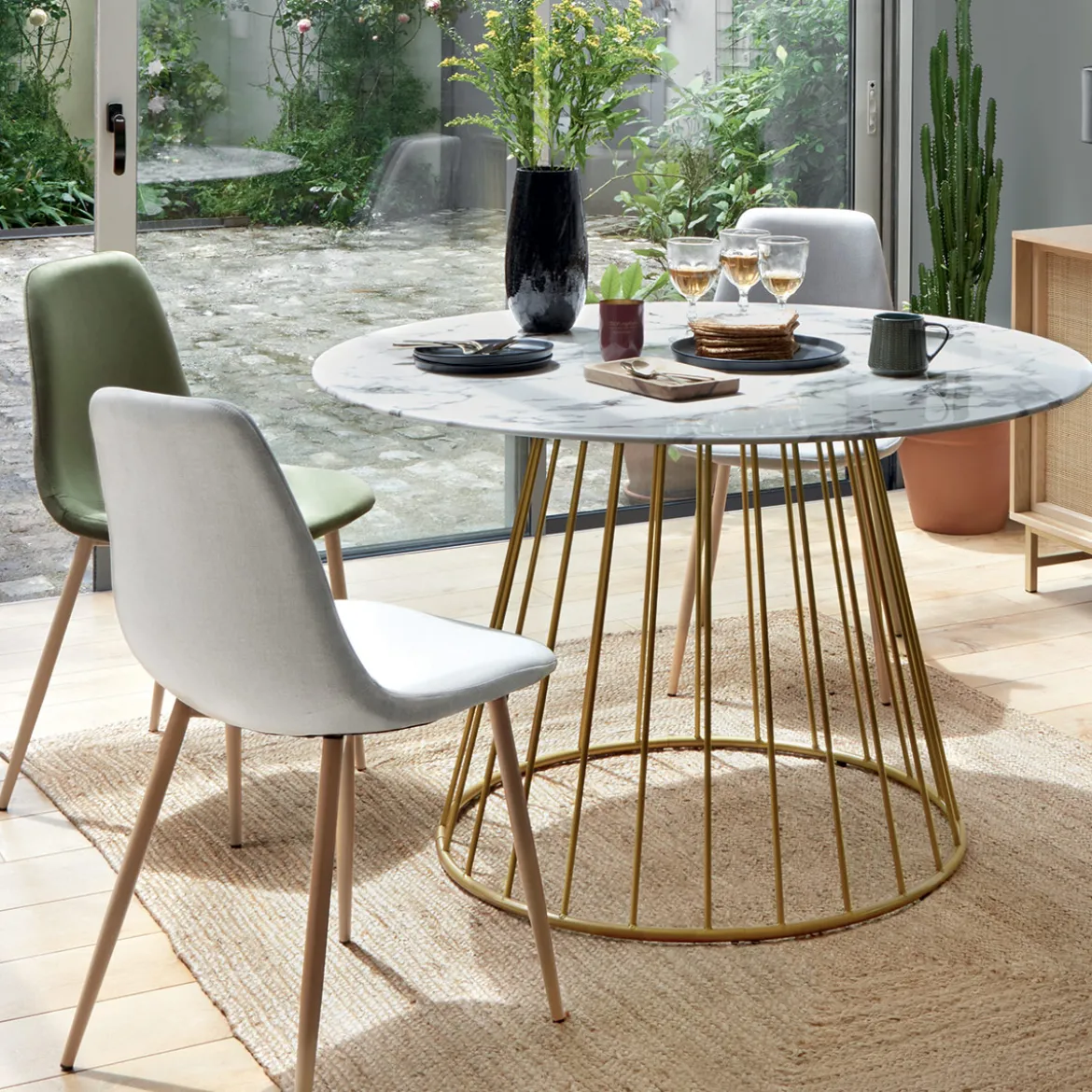 Ensemble table à manger "Rayo" + 4 chaises "Roka"