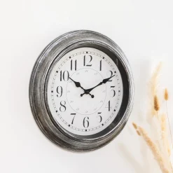 Horloge à moulures 