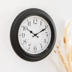 Horloge à moulures 